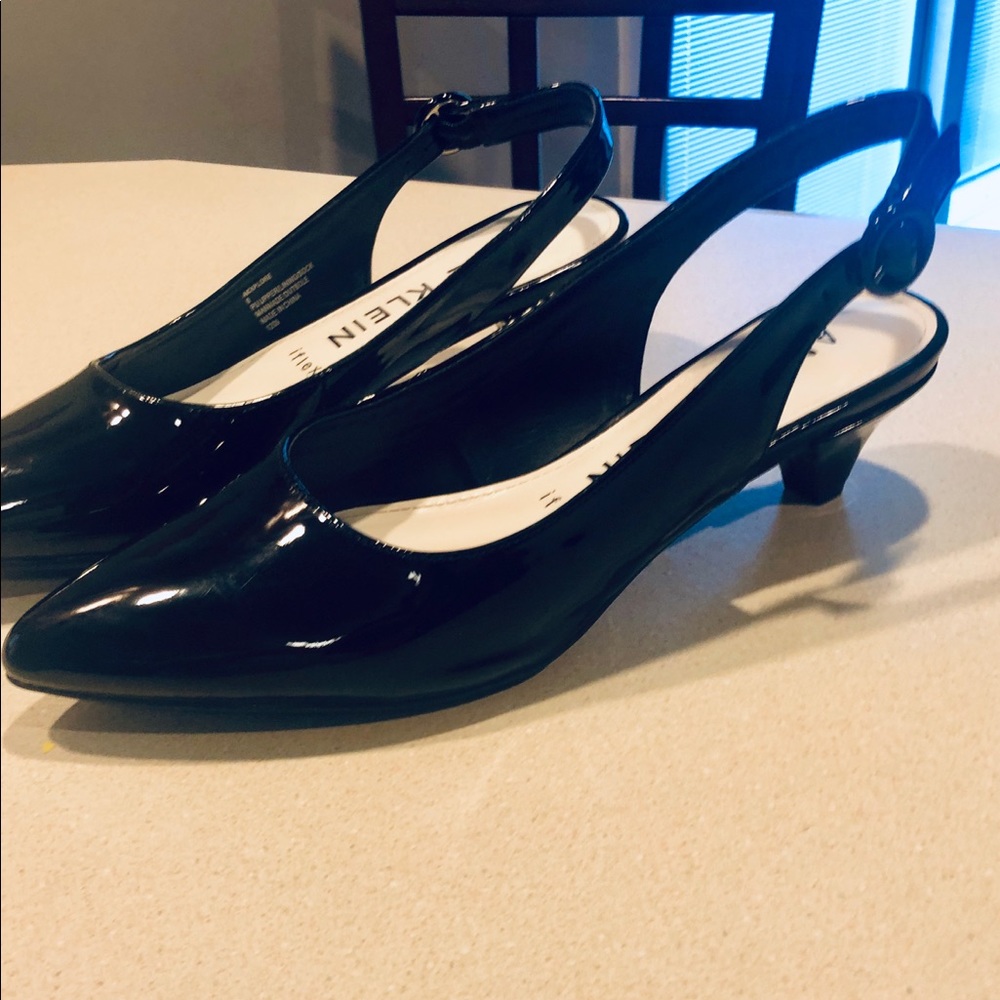 Anne Klein kitten heel sling backs. Worn once 8